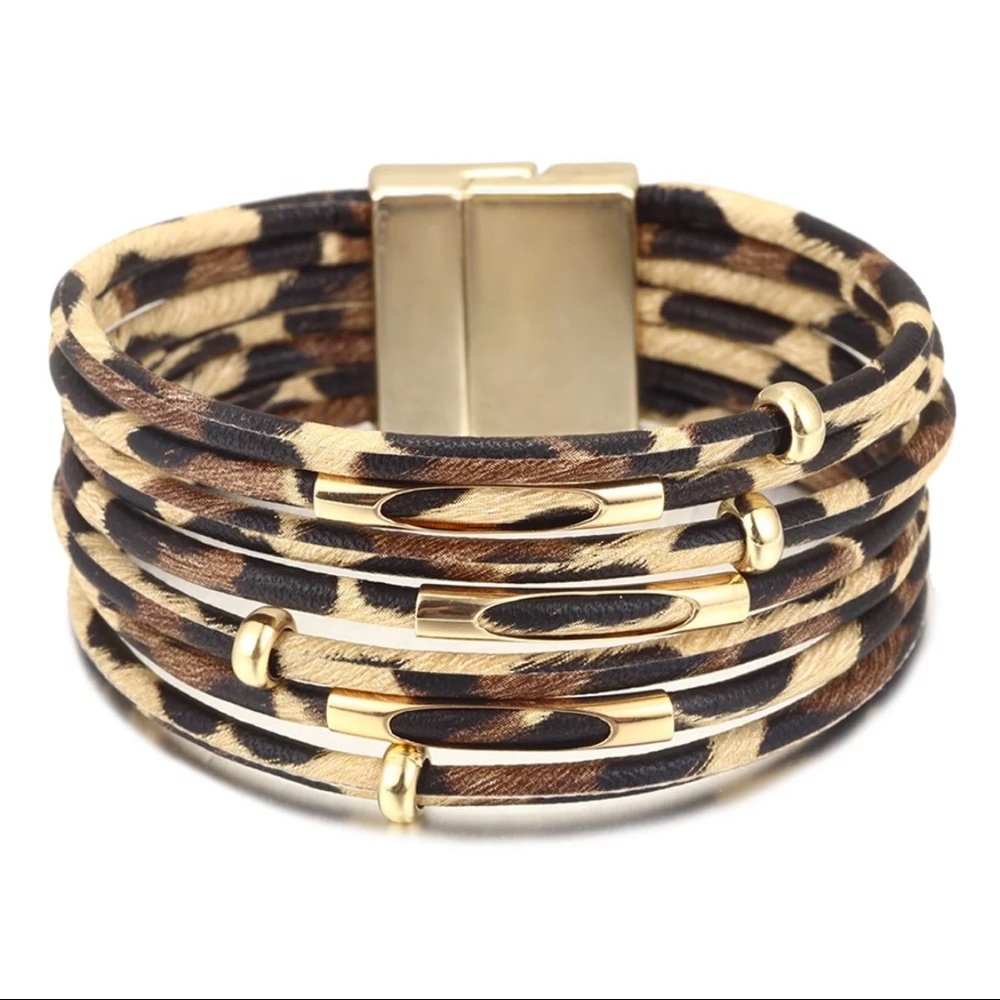 Multilayer bracelet with magnetic clasp. - Picture 3 of 5